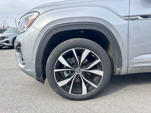 new 2025 Volkswagen Atlas car, priced at $53,006