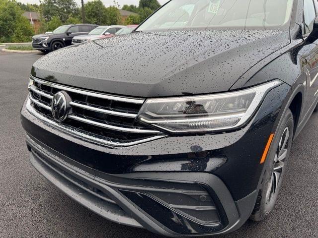 new 2024 Volkswagen Tiguan car, priced at $30,923