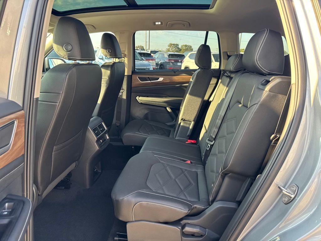 new 2026 Volkswagen Atlas car, priced at $45,936