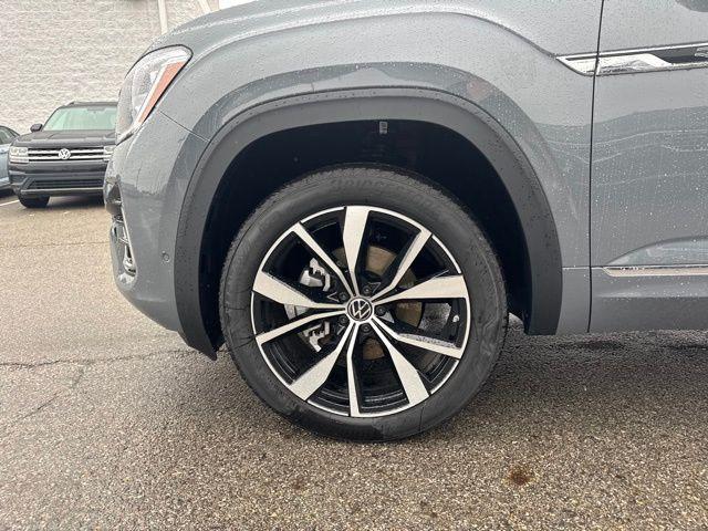 new 2025 Volkswagen Atlas car, priced at $54,577