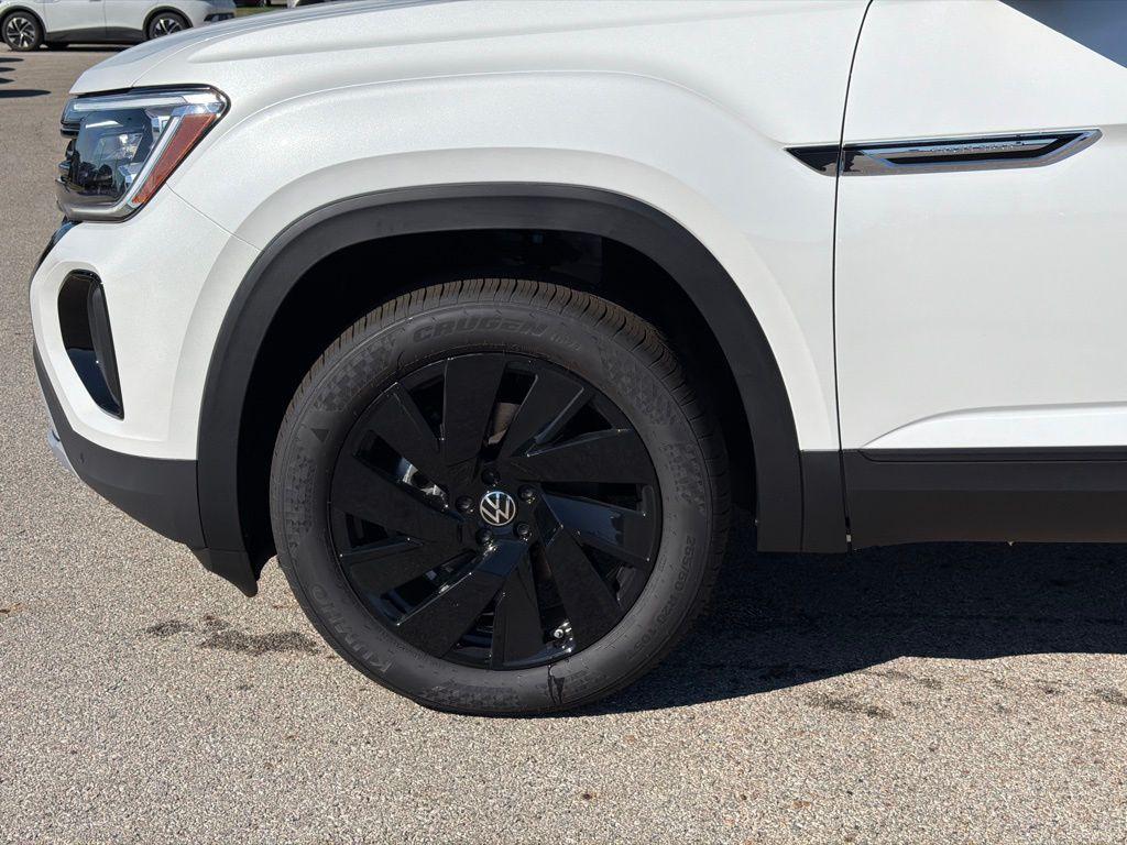 new 2026 Volkswagen Atlas Cross Sport car, priced at $44,876