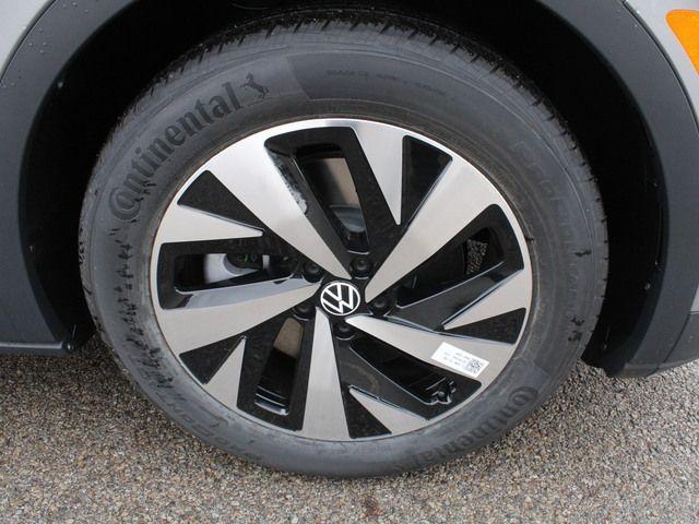 new 2024 Volkswagen ID.4 car, priced at $40,182