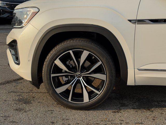 new 2026 Volkswagen Atlas car, priced at $54,142