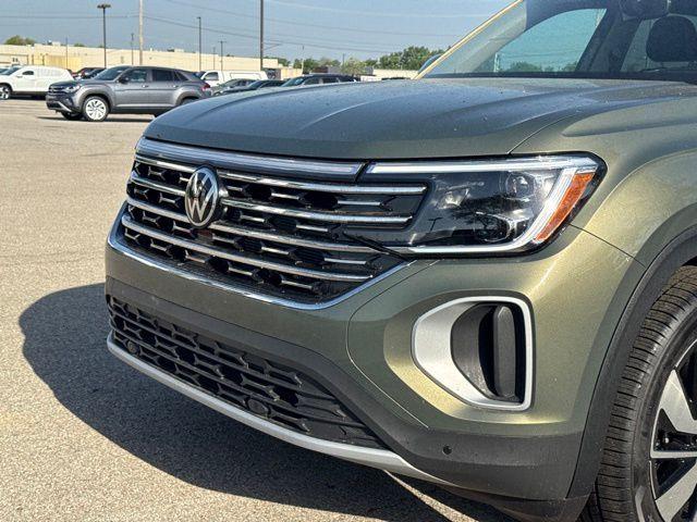 new 2025 Volkswagen Atlas car, priced at $48,301
