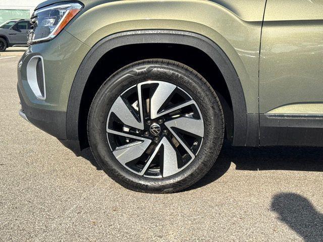 new 2025 Volkswagen Atlas car, priced at $48,301