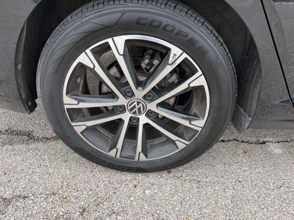 used 2024 Volkswagen Jetta car, priced at $20,733