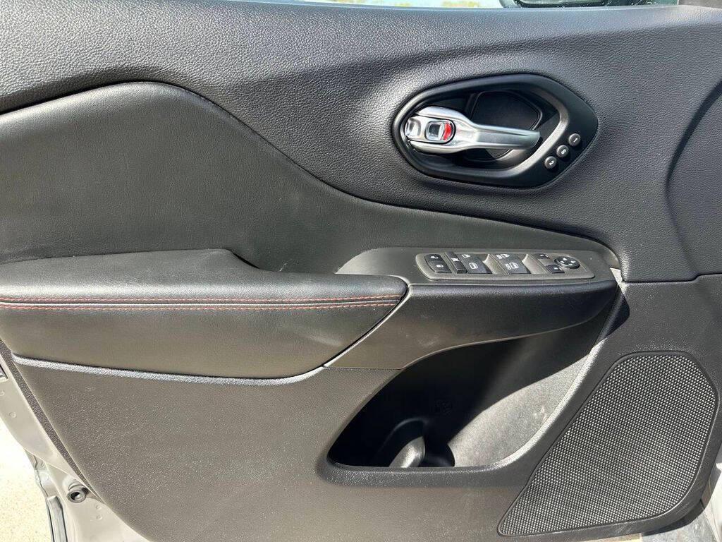 used 2022 Jeep Cherokee car