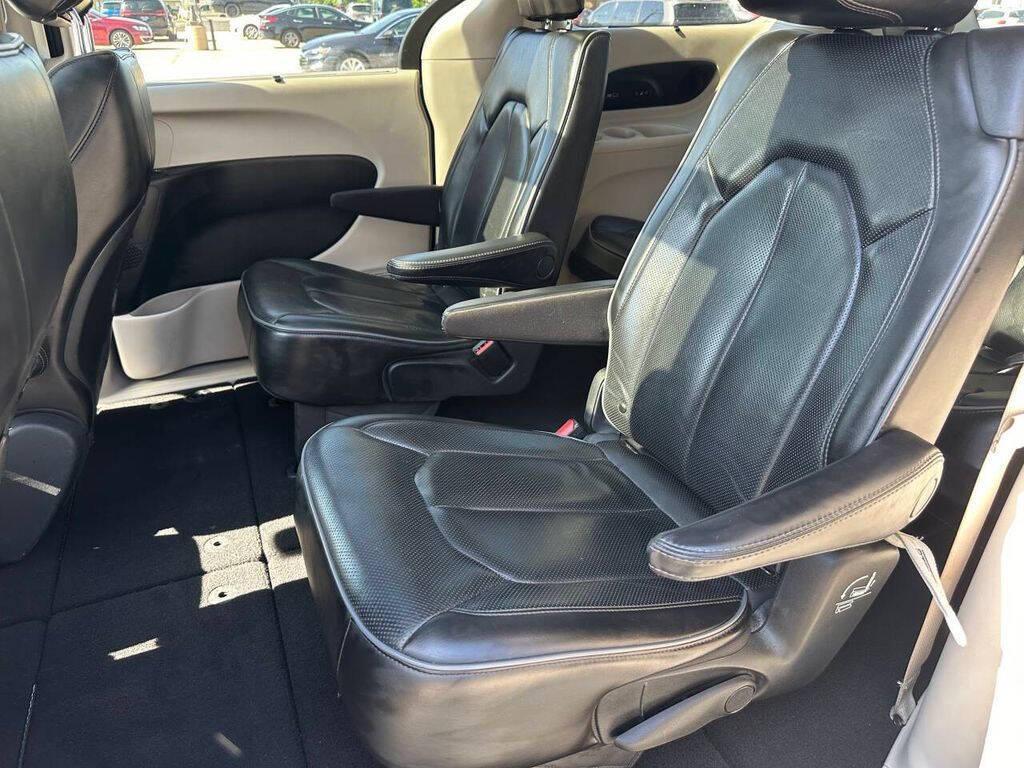 used 2020 Chrysler Pacifica car, priced at $20,988