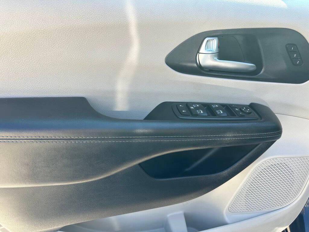 used 2020 Chrysler Pacifica car, priced at $20,988