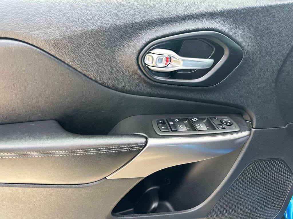 used 2022 Jeep Cherokee car