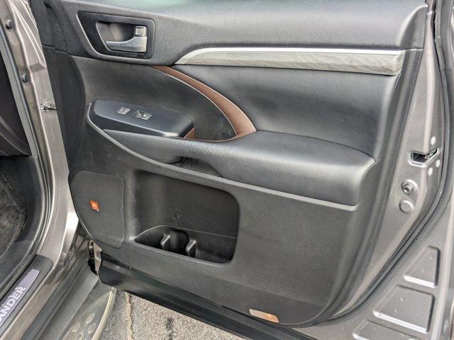 used 2018 Toyota Highlander Hybrid car, priced at $25,497