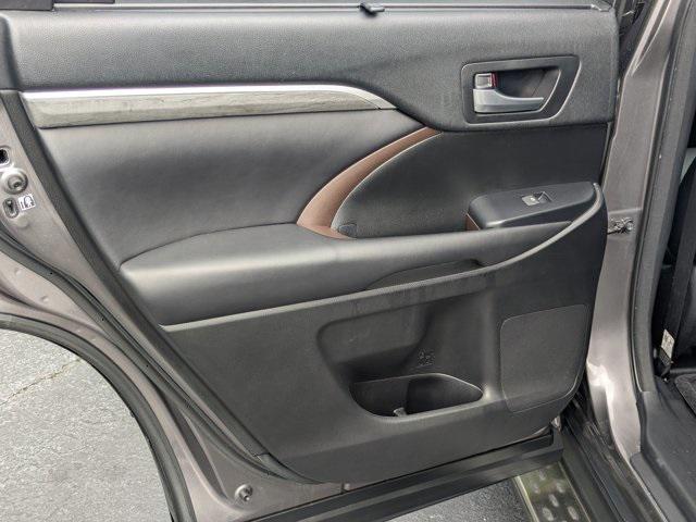 used 2018 Toyota Highlander Hybrid car, priced at $25,497