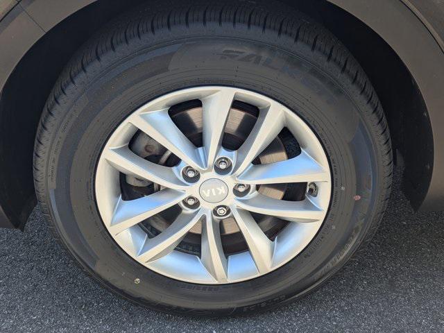 used 2018 Kia Sorento car, priced at $13,427