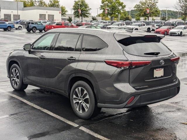 used 2022 Toyota Highlander car, priced at $35,987