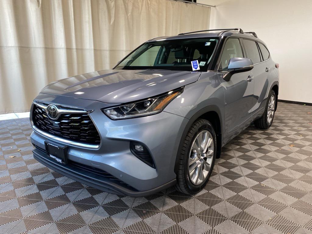 used 2020 Toyota Highlander car, priced at $27,789