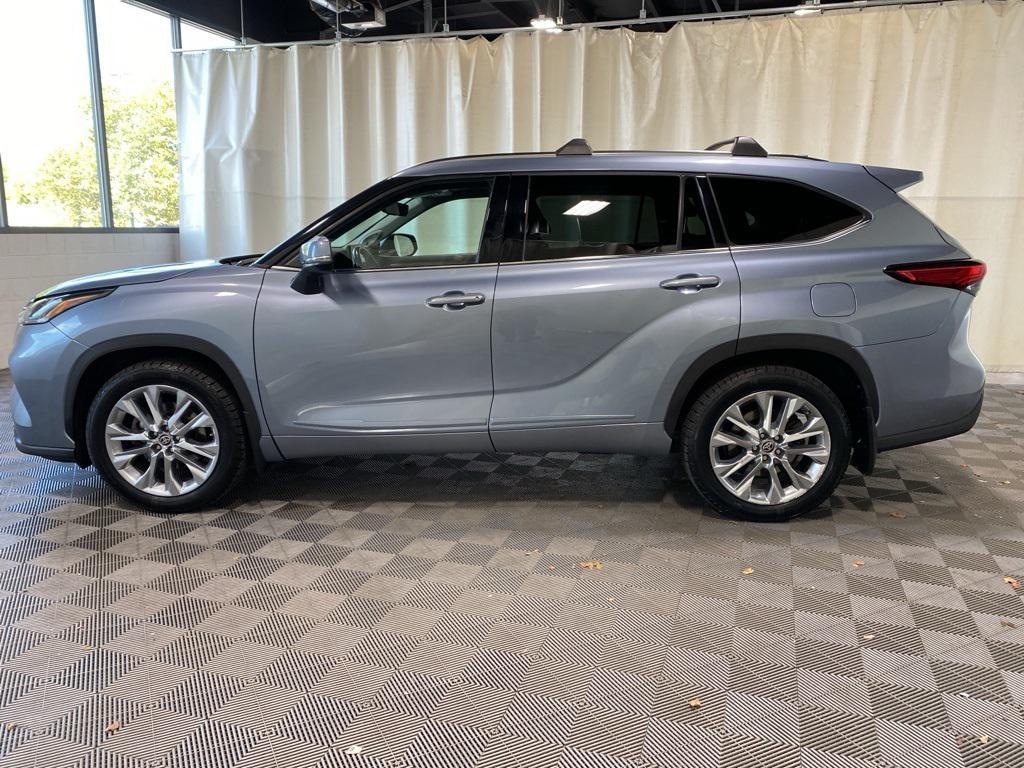 used 2020 Toyota Highlander car, priced at $27,789