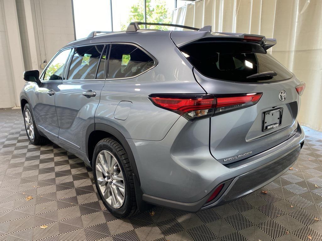 used 2020 Toyota Highlander car, priced at $27,789