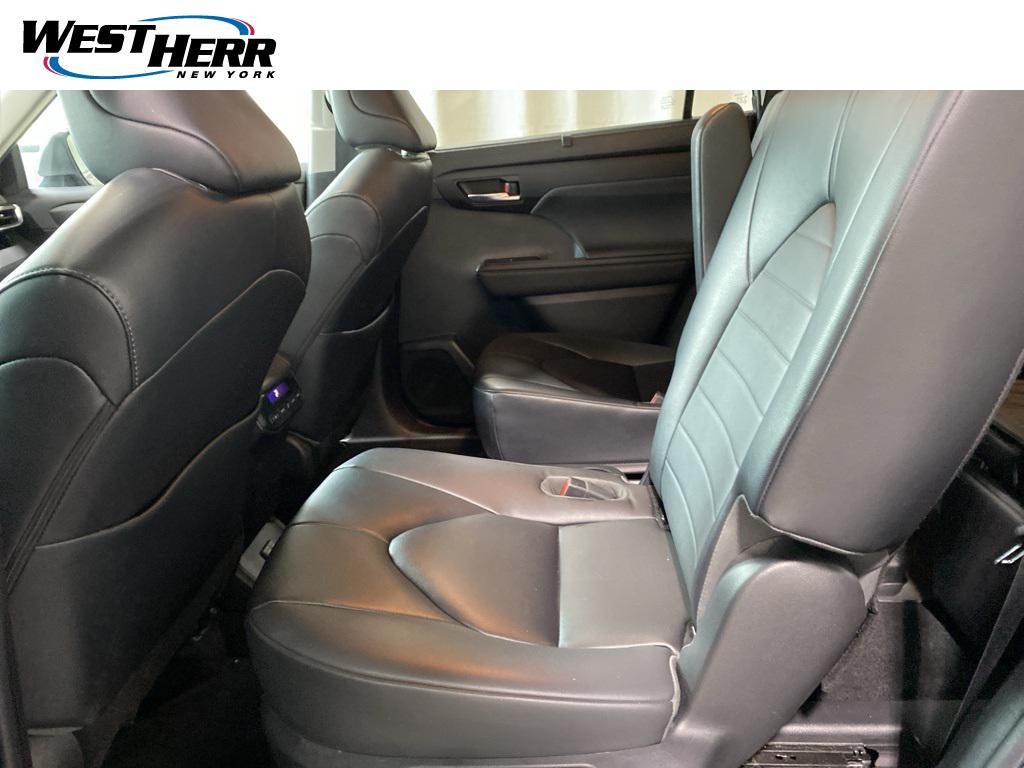 used 2023 Toyota Highlander car, priced at $36,825