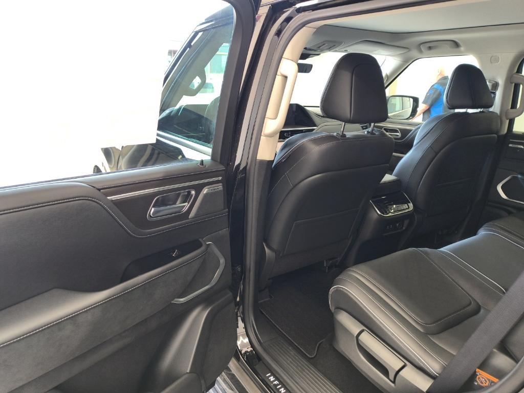new 2025 INFINITI QX80 car, priced at $85,100