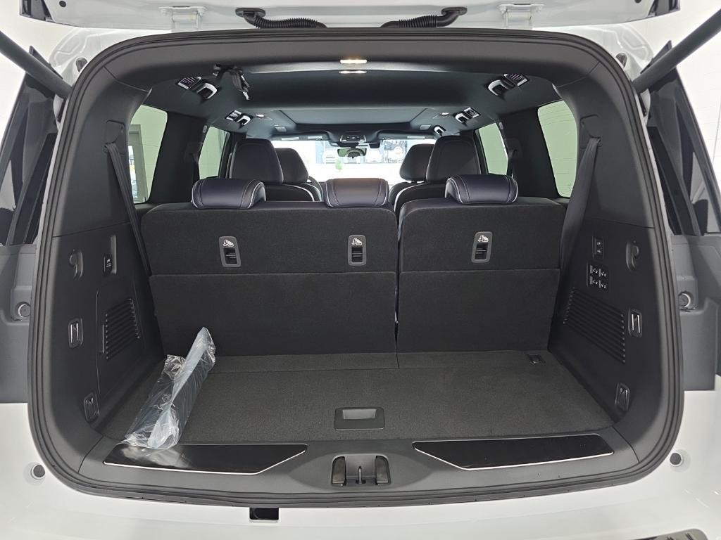 new 2026 INFINITI QX80 car, priced at $92,199