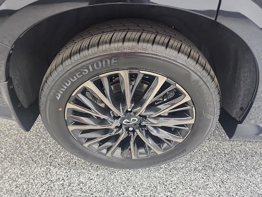 new 2026 INFINITI QX80 car, priced at $104,870