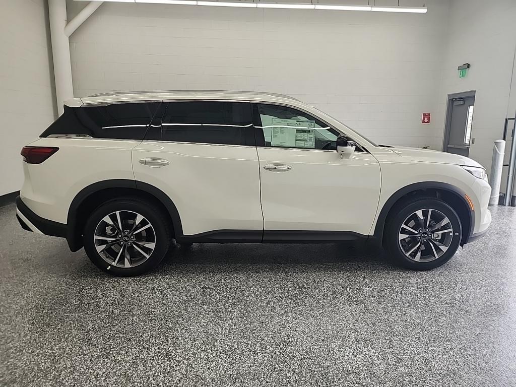 new 2025 INFINITI QX60 car, priced at $56,194