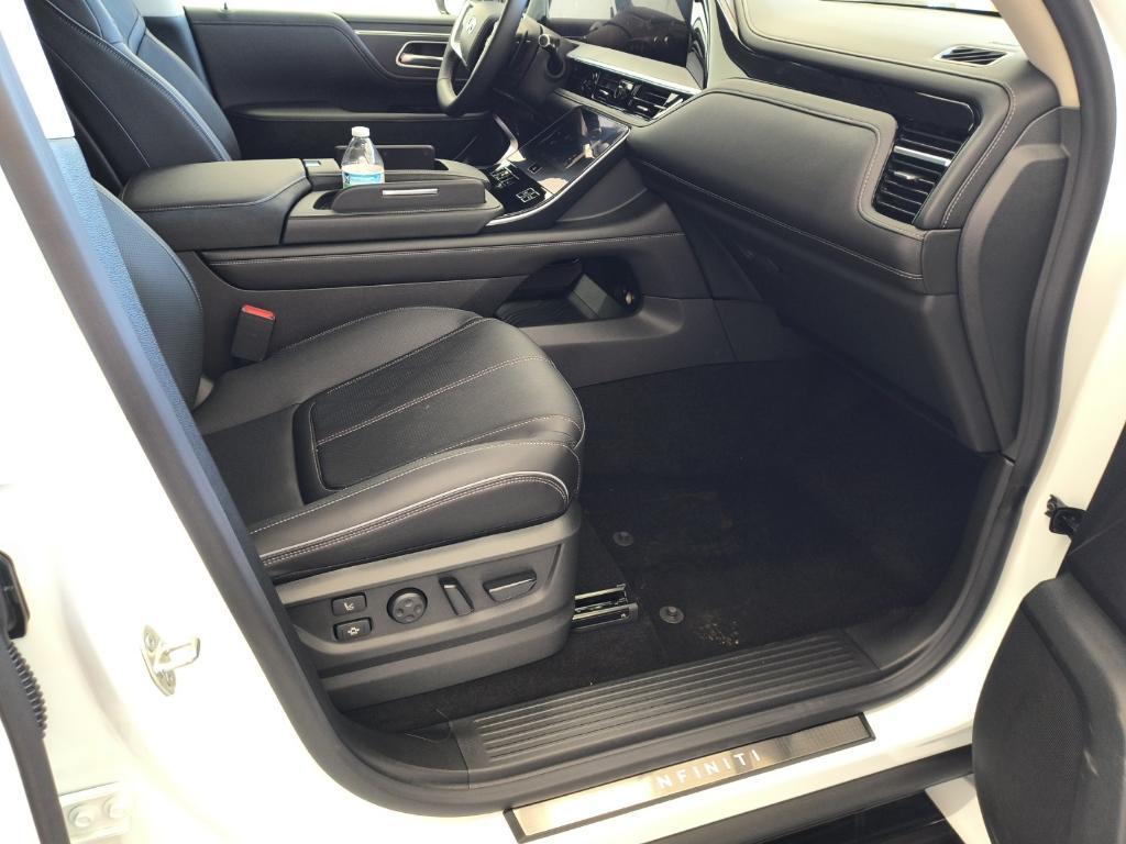 new 2025 INFINITI QX80 car, priced at $97,660