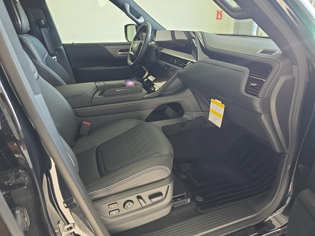 new 2026 INFINITI QX80 car, priced at $104,870