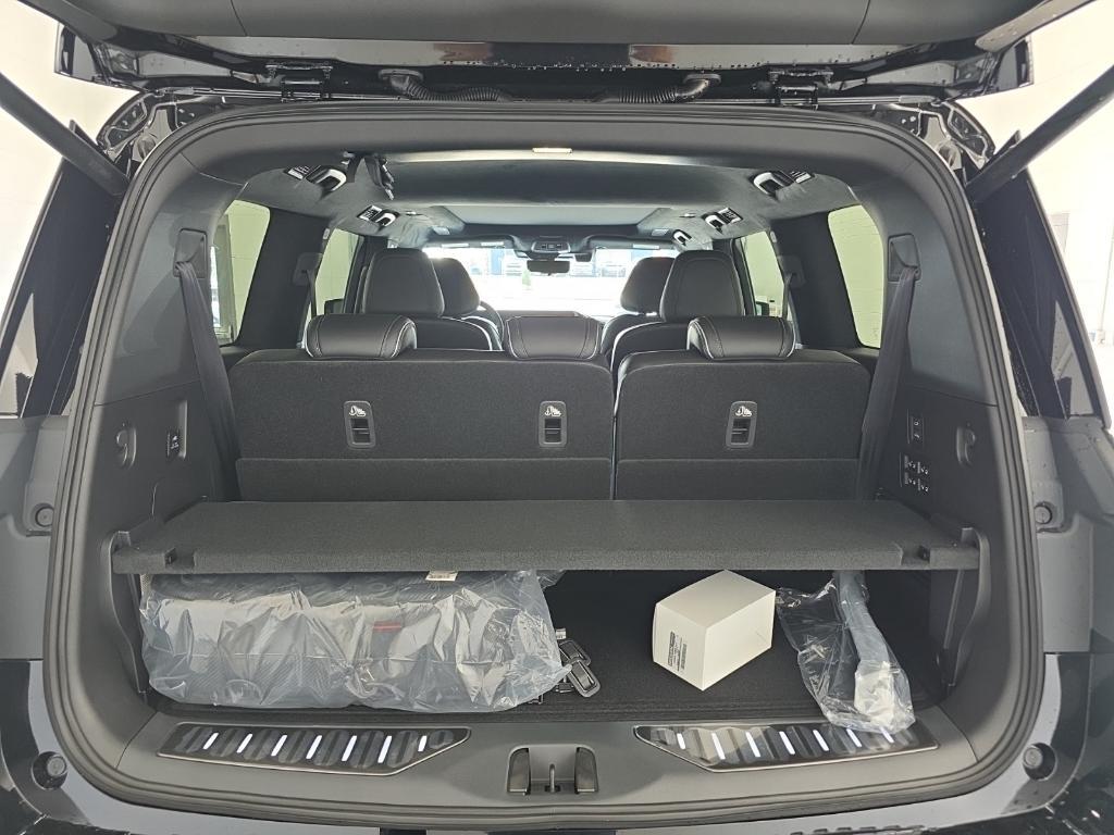 new 2026 INFINITI QX80 car, priced at $104,870