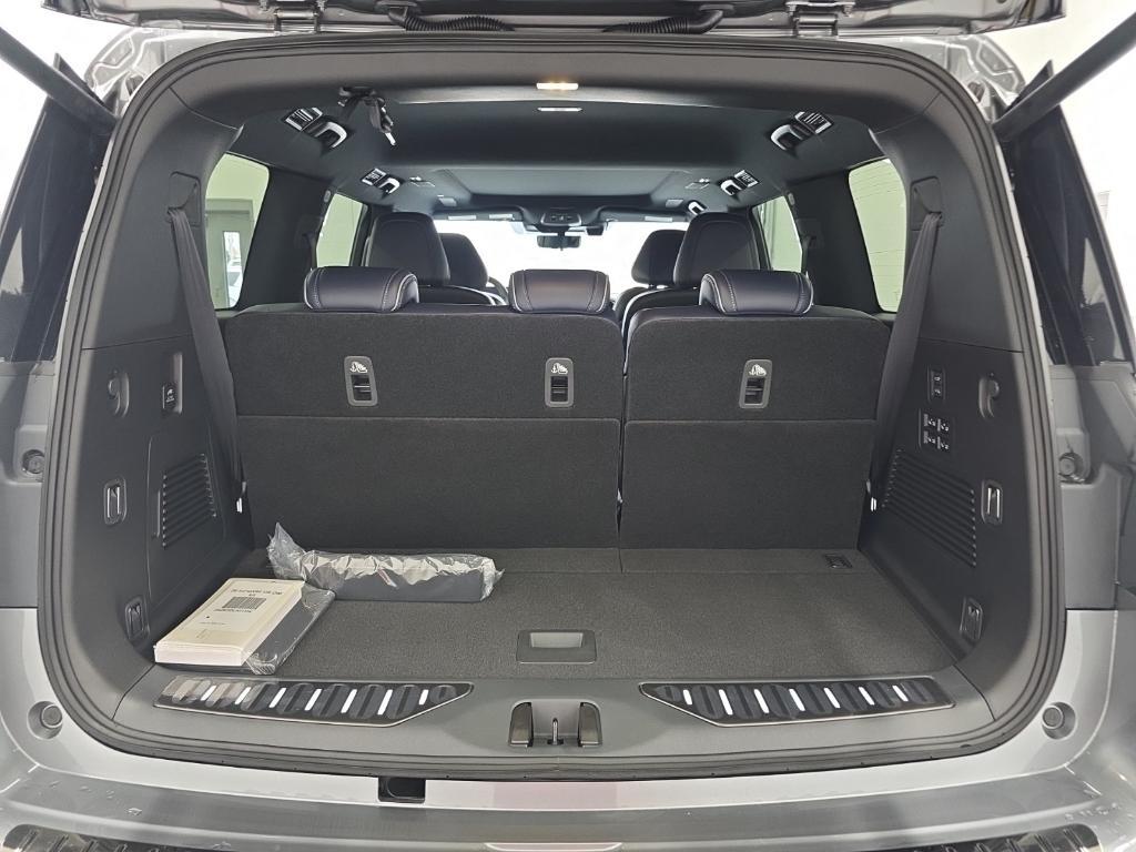 new 2026 INFINITI QX80 car, priced at $93,011