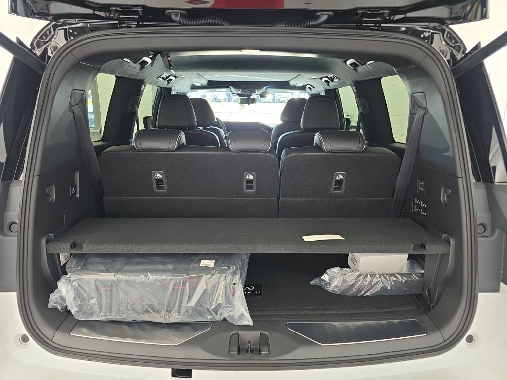 new 2026 INFINITI QX80 car, priced at $104,920