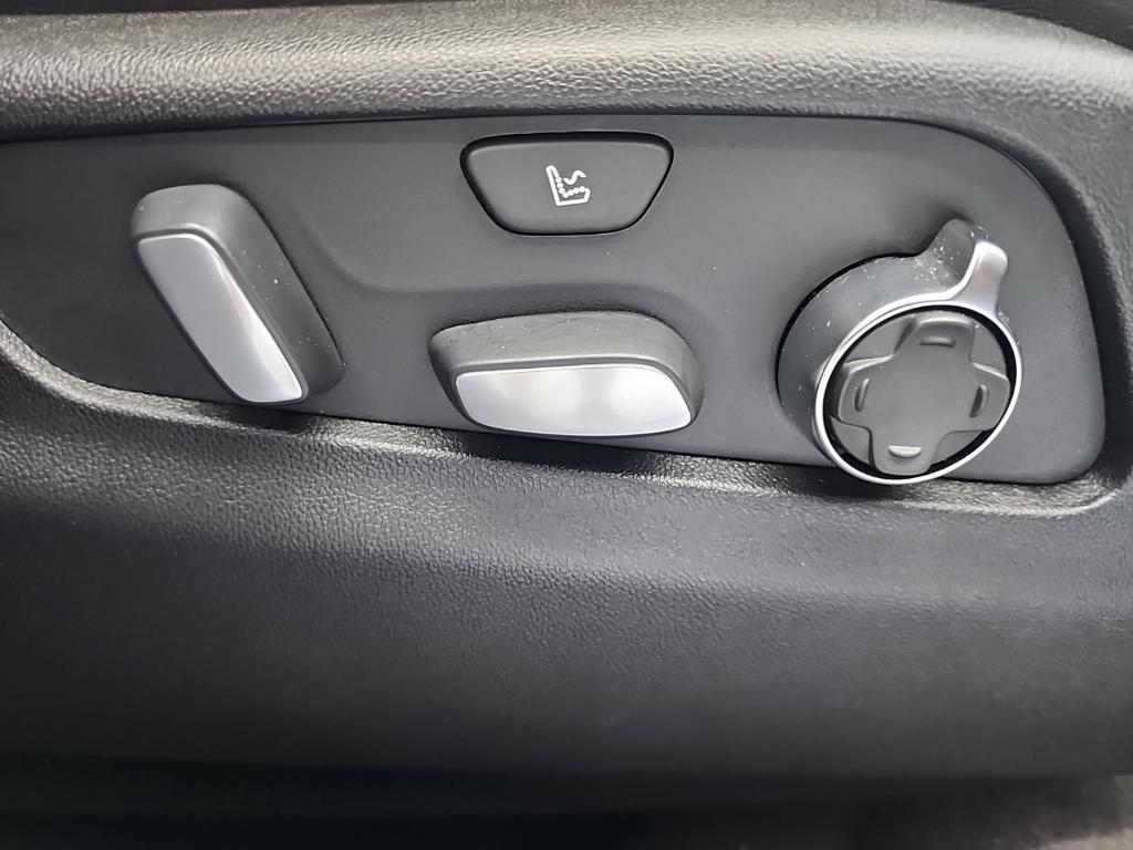 used 2023 Cadillac XT4 car, priced at $32,887