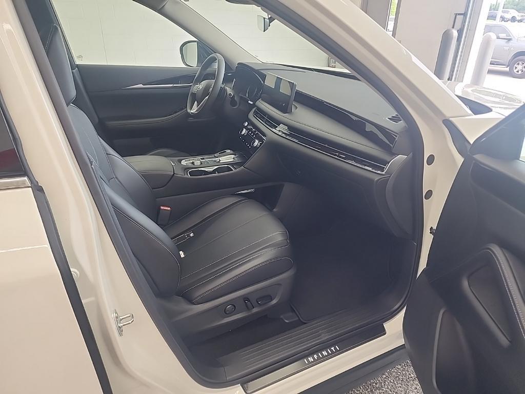 used 2025 INFINITI QX60 car, priced at $39,998