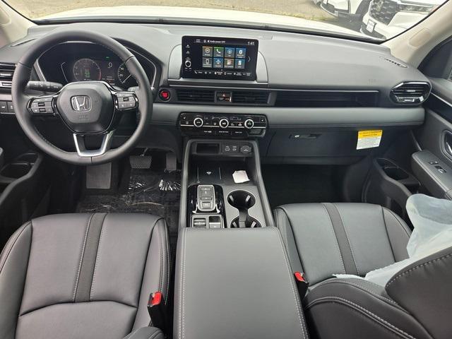 new 2025 Honda Pilot car, priced at $49,405