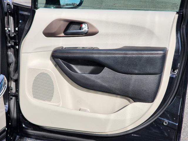 used 2019 Chrysler Pacifica car, priced at $13,498