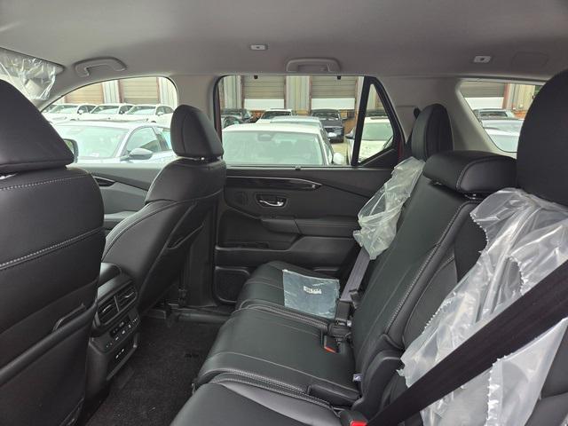 new 2025 Honda Pilot car, priced at $48,985