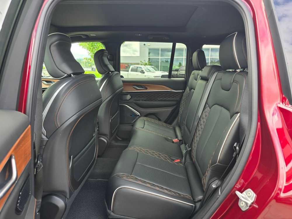 new 2025 Jeep Grand Cherokee car, priced at $60,495