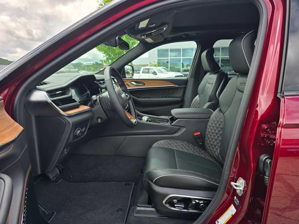 new 2025 Jeep Grand Cherokee car, priced at $60,495