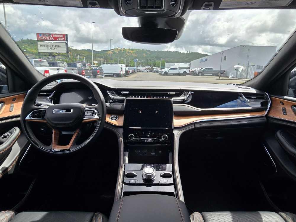 new 2025 Jeep Grand Cherokee car, priced at $60,495