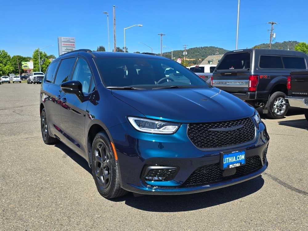 new 2025 Chrysler Pacifica Hybrid car, priced at $52,495