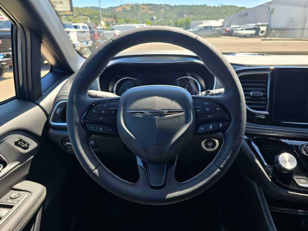 new 2025 Chrysler Pacifica Hybrid car, priced at $52,495
