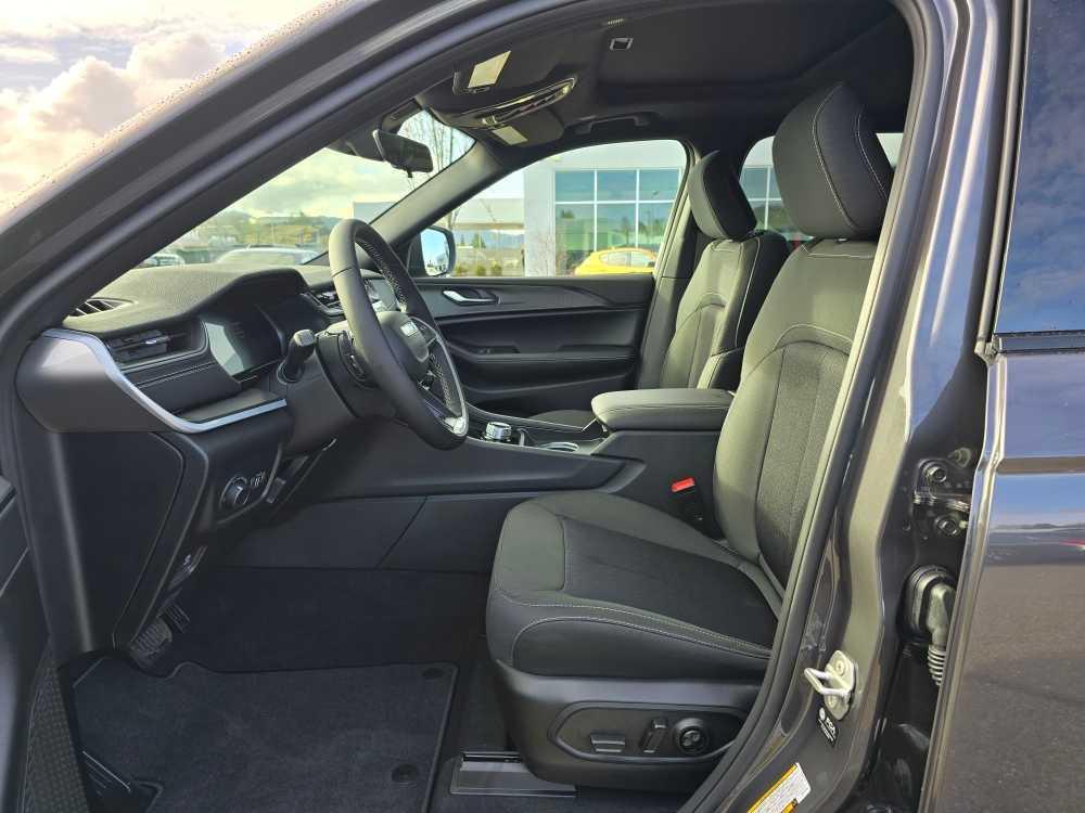 new 2025 Jeep Grand Cherokee L car, priced at $39,995