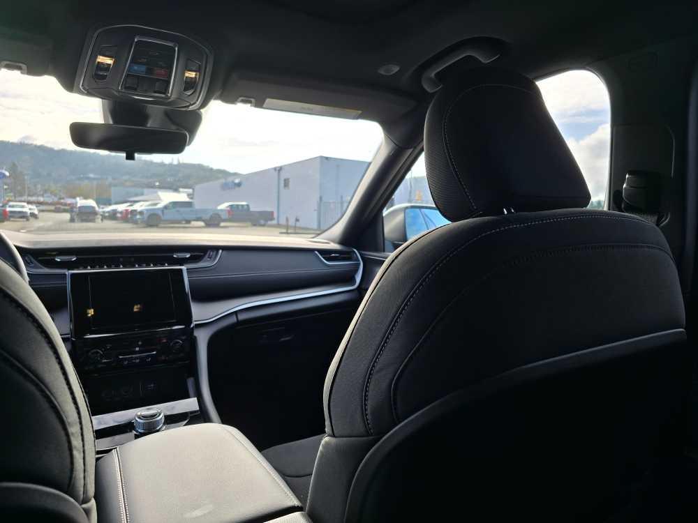 new 2025 Jeep Grand Cherokee L car, priced at $39,995