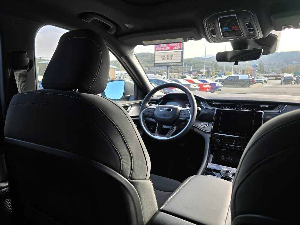 new 2025 Jeep Grand Cherokee L car, priced at $39,995