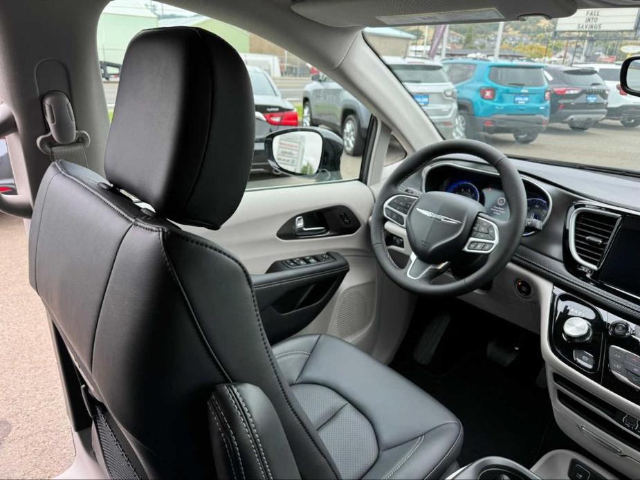 new 2024 Chrysler Pacifica car, priced at $42,995