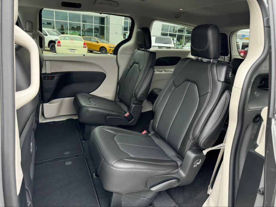 new 2024 Chrysler Pacifica car, priced at $42,995