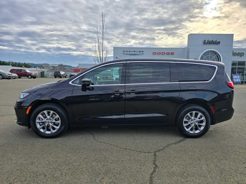 new 2025 Chrysler Pacifica car, priced at $43,995