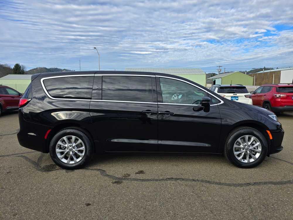 new 2025 Chrysler Pacifica car, priced at $43,995