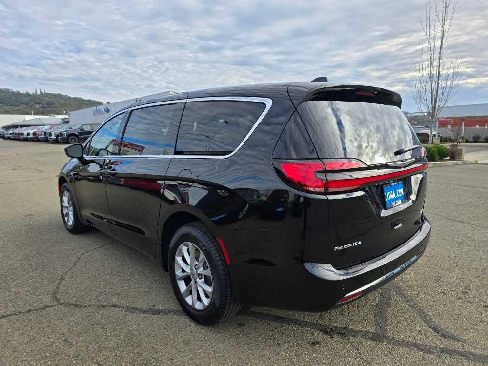 new 2025 Chrysler Pacifica car, priced at $43,995