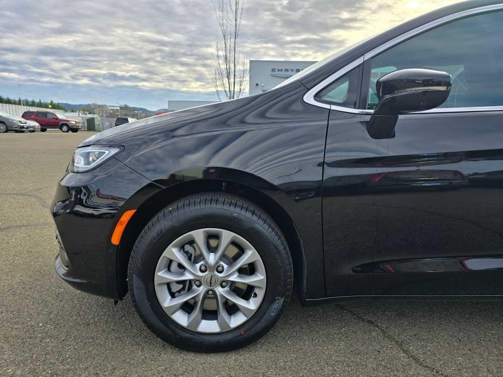 new 2025 Chrysler Pacifica car, priced at $43,995